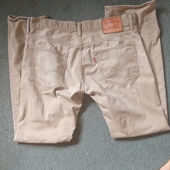 Levi Tan Jeans - Picture 4 of 5